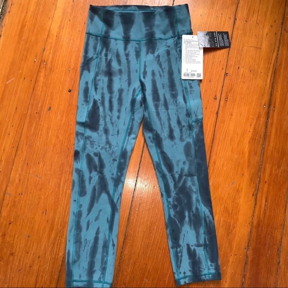 Lululemon Invigorate HR Crop 23" - Picture 8 of 9